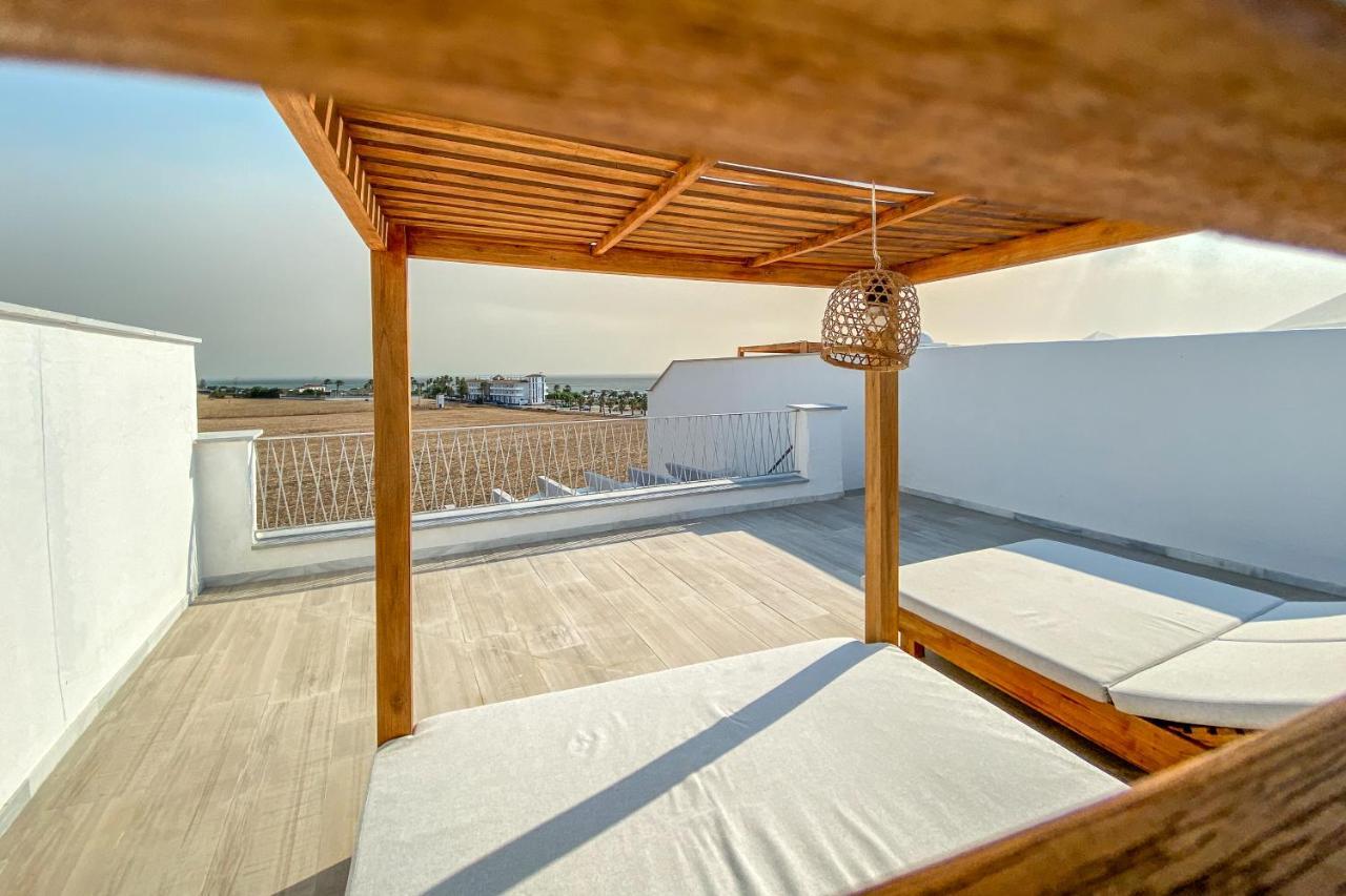 Zahara Beach & Spa By Qhotels - Adults Recommended ซาฮารา เด ลอส อาตูเนส ภายนอก รูปภาพ Rooftop terrace