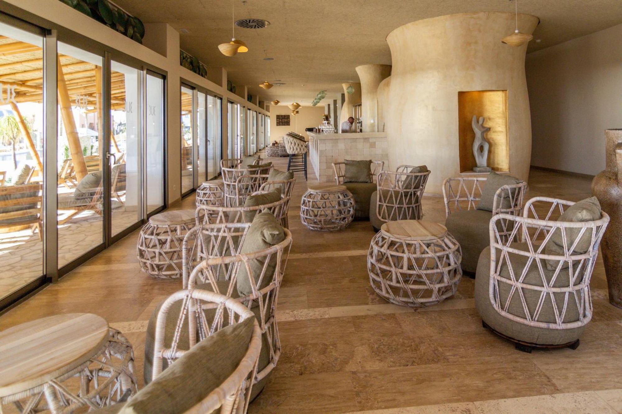 Zahara Beach & Spa By Qhotels - Adults Recommended ซาฮารา เด ลอส อาตูเนส ภายนอก รูปภาพ The interior of the lounge
