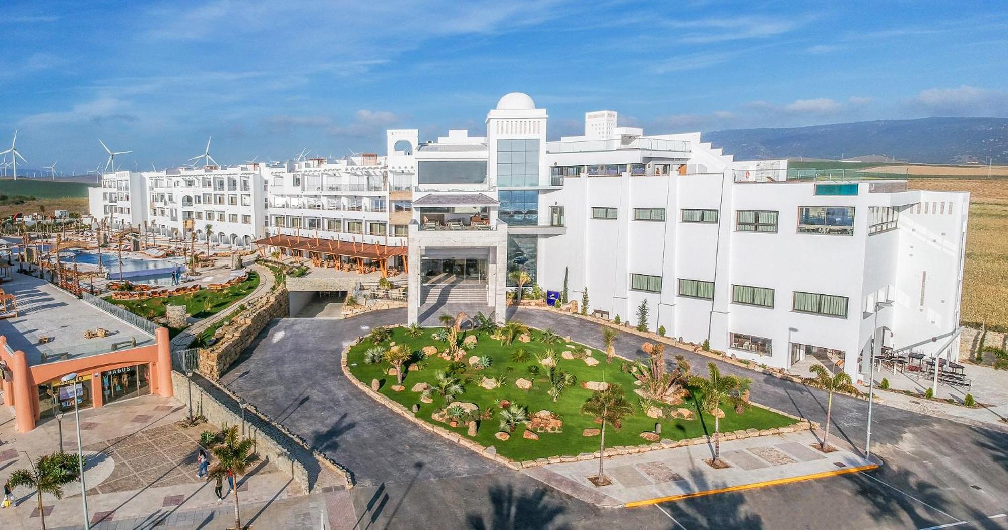 Zahara Beach & Spa By Qhotels - Adults Recommended ซาฮารา เด ลอส อาตูเนส ภายนอก รูปภาพ The main entrance of the hospital