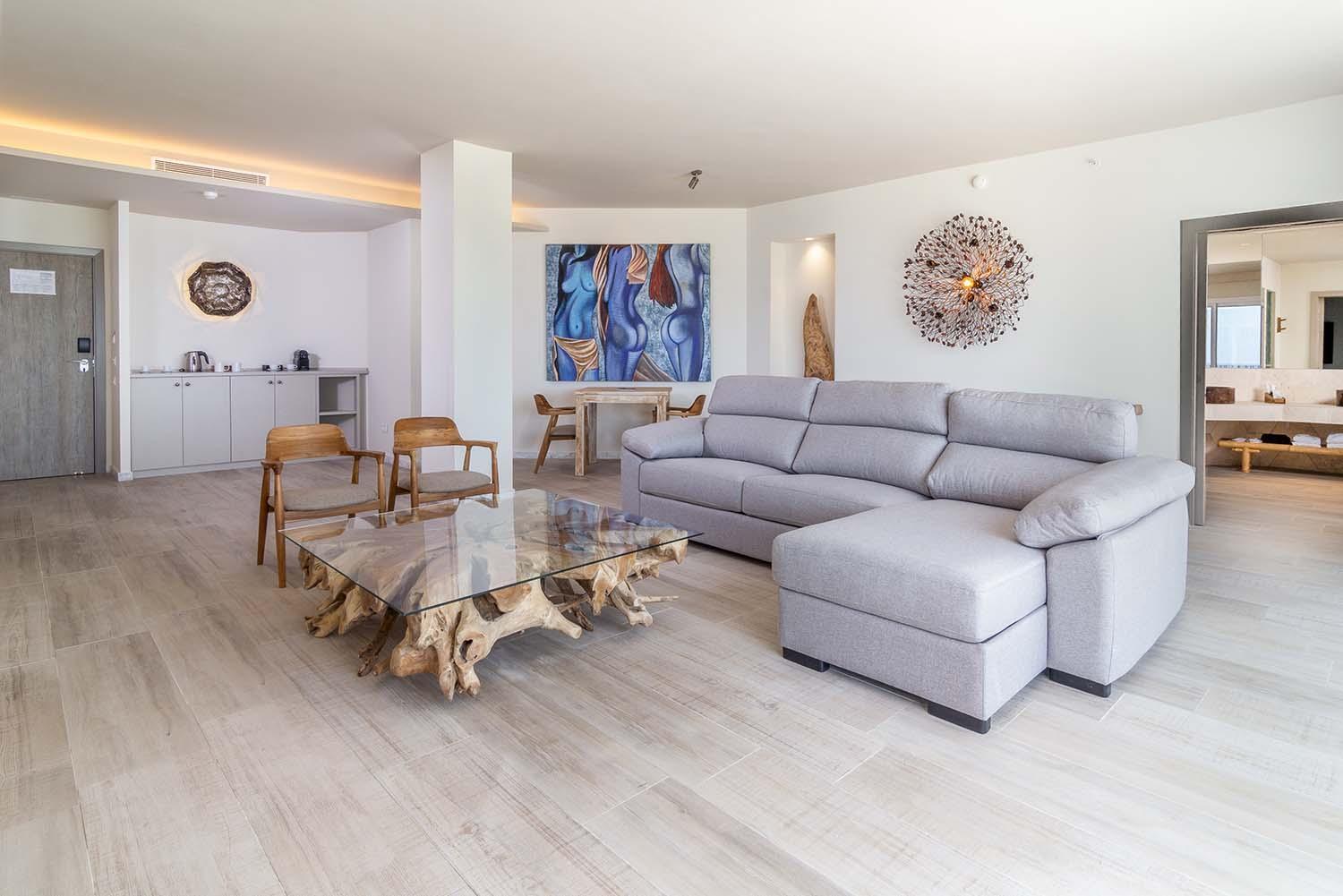 Zahara Beach & Spa By Qhotels - Adults Recommended ซาฮารา เด ลอส อาตูเนส ห้อง รูปภาพ Interior of a suite at the hotel