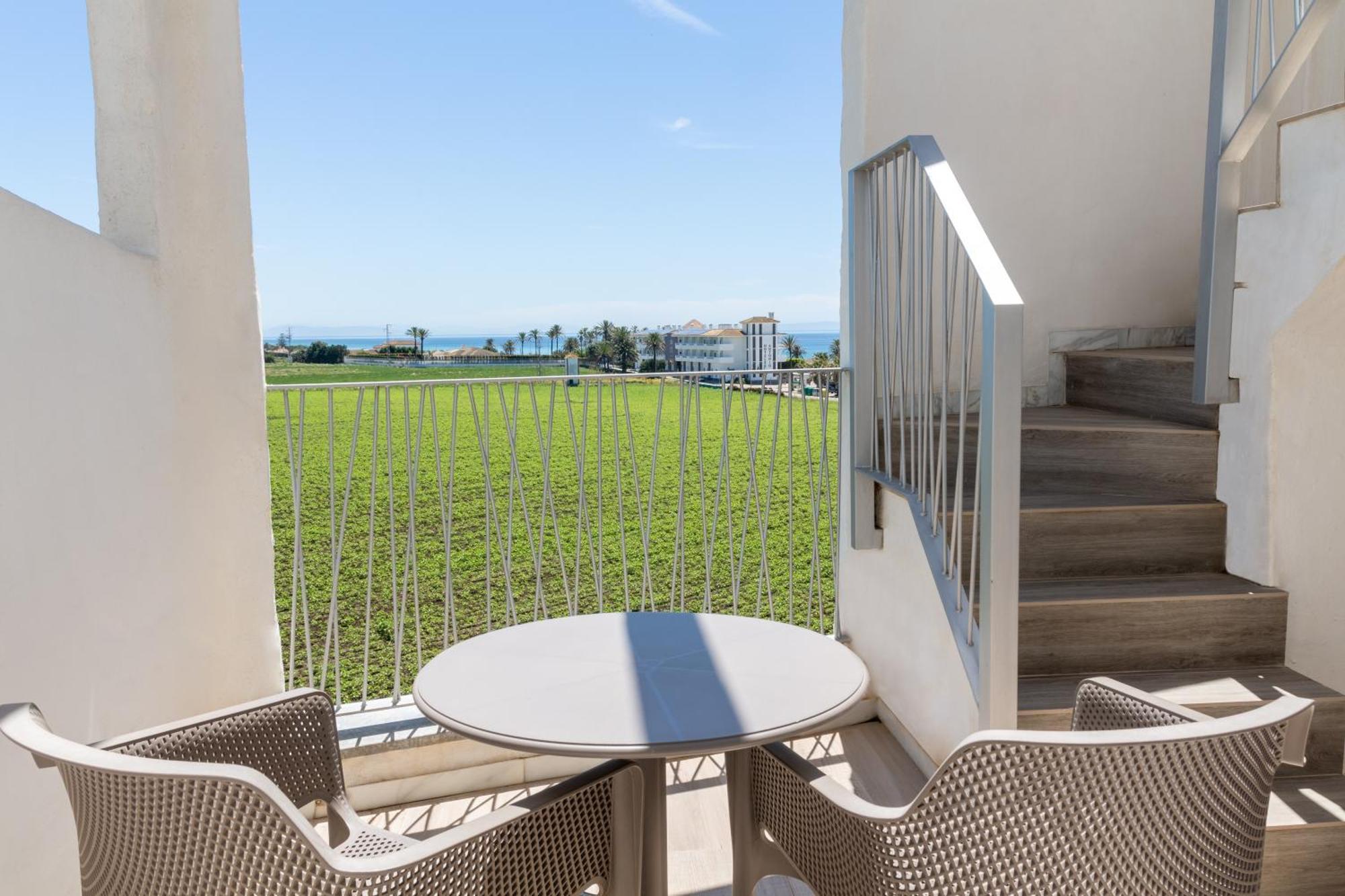 Zahara Beach & Spa By Qhotels - Adults Recommended ซาฮารา เด ลอส อาตูเนส ภายนอก รูปภาพ View from the balcony of a two-bedroom apartment